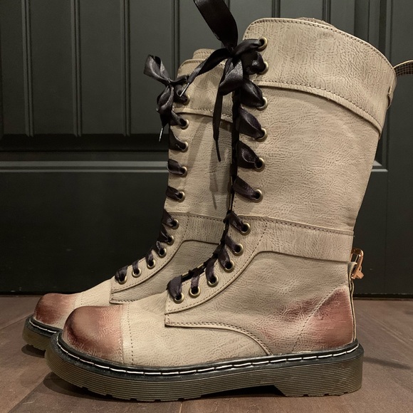 Women’s Lace-up Combat Boots - Picture 10 of 12